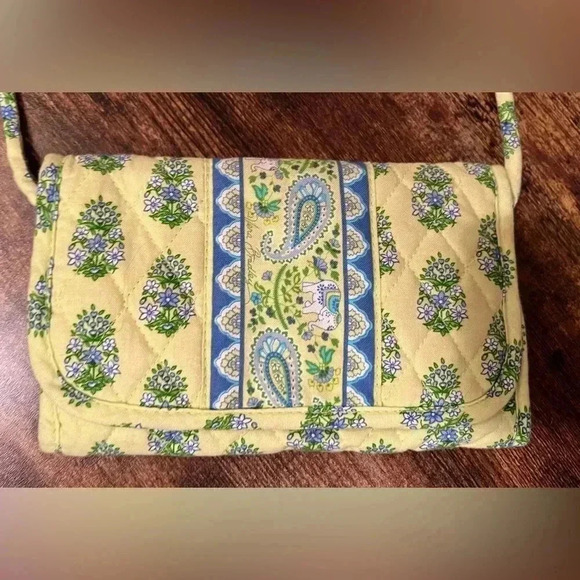 RETIRED: Vera Bradley | Ladies Citrus crossbody wallet with strap handbag. - Picture 3 of 14